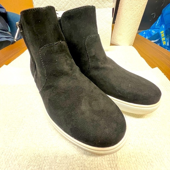 IZOD Faux Suede Slip-On Ankle Bootie Boot Mila Size 8.5 - Picture 1 of 11